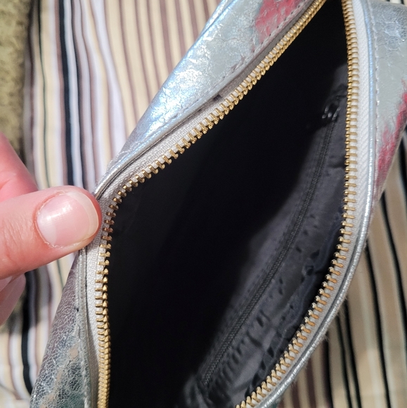 Victoria's secret cross body bag - Picture 3 of 3